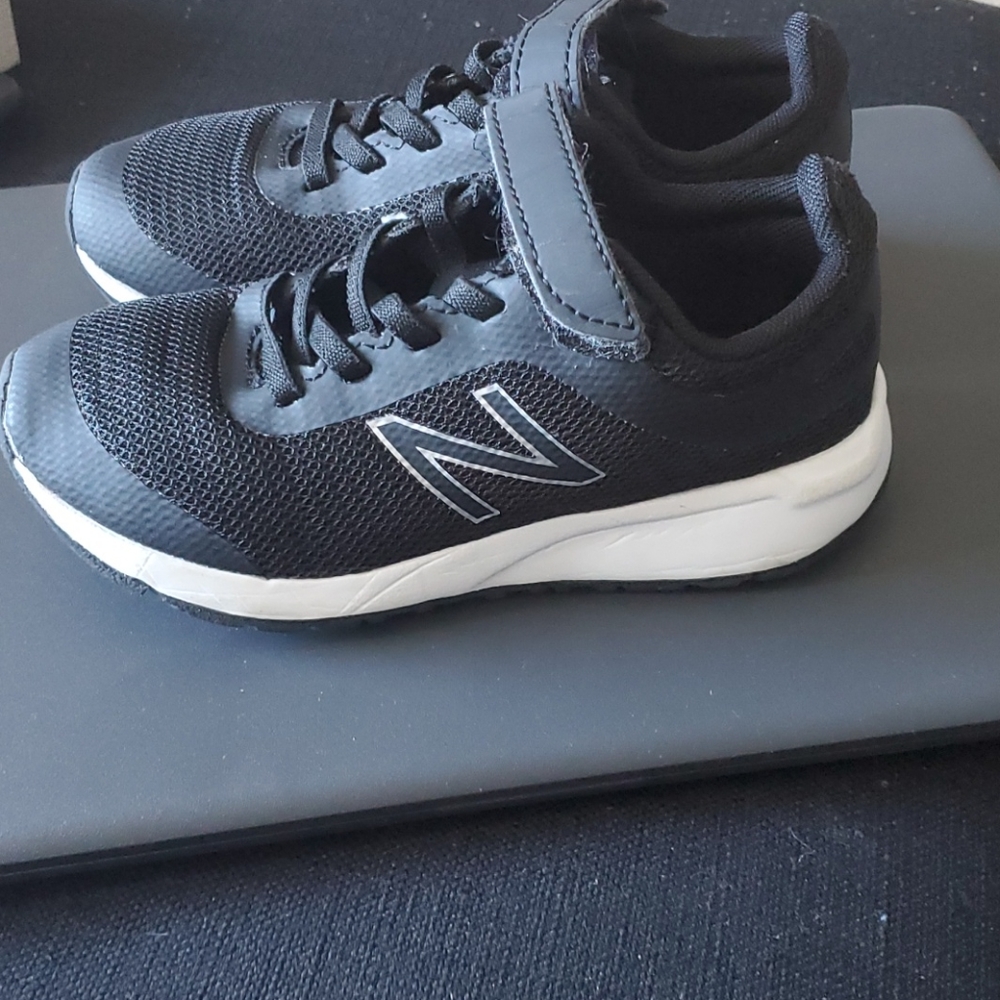 NEW BALANCE SNEAKERS